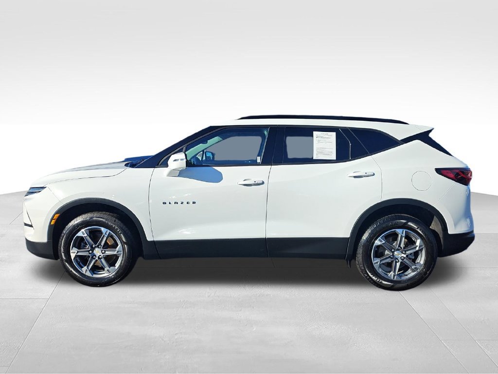 Used 2024 Chevrolet Blazer LT FWD image 2