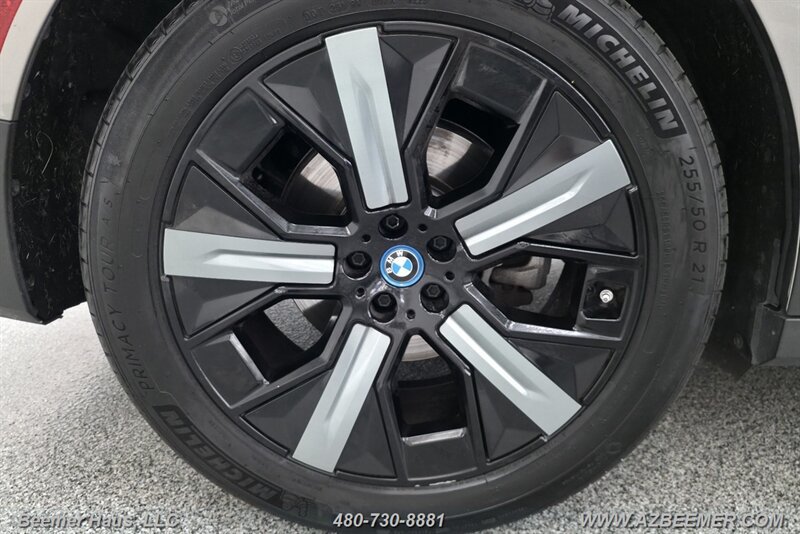 Used 2024 BMW iX xDrive50 w/ Premium Package AWD/4WD image 40