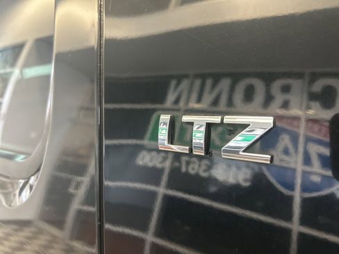 Used 2012 Chevrolet Suburban LTZ image 9