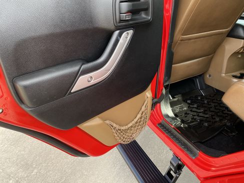 Used 2014 Jeep Wrangler Unlimited Sahara w/ Max Tow Package image 10