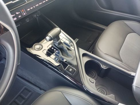 Used 2024 Kia Niro EX image 11