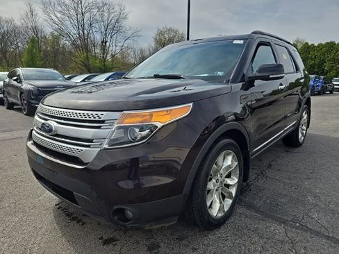 Used 2014 Ford Explorer XLT w/ Equipment Group 202A image 3