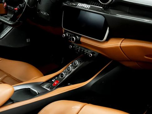 Used 2020 Ferrari Portofino RWD image 12