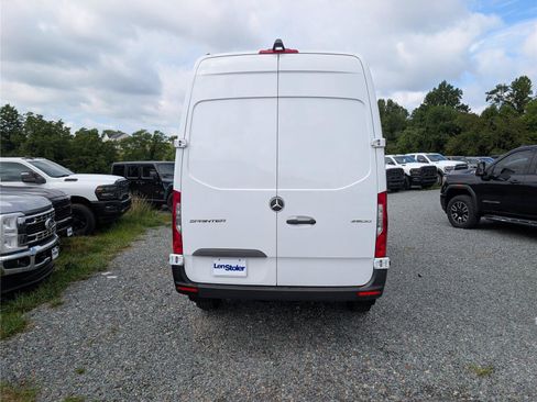 Used 2025 Mercedes-Benz Sprinter 2500 image 4