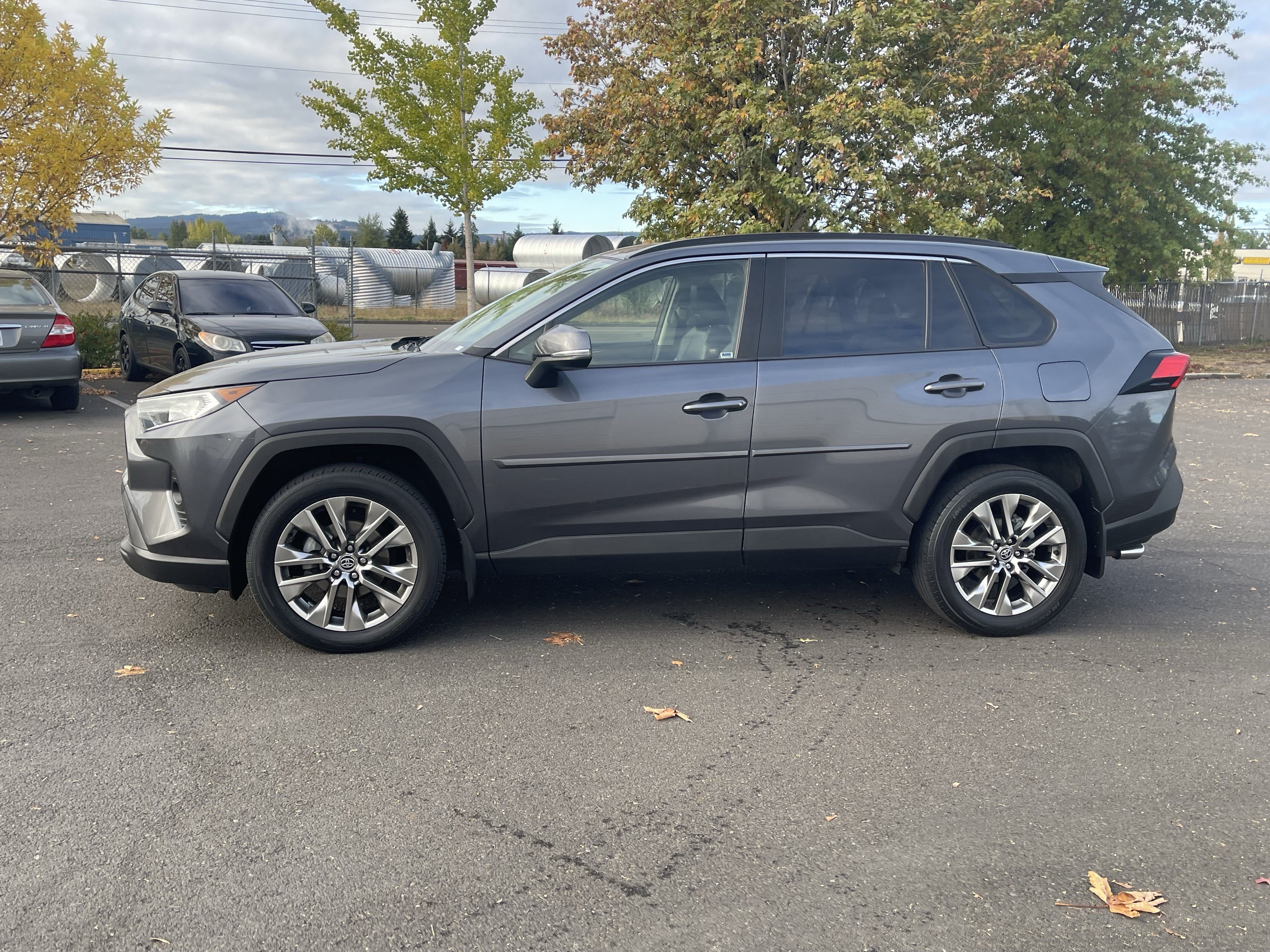 Used 2020 Toyota RAV4 XLE Premium AWD/4WD image 2