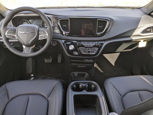 New 2025 Chrysler Voyager LX image 12