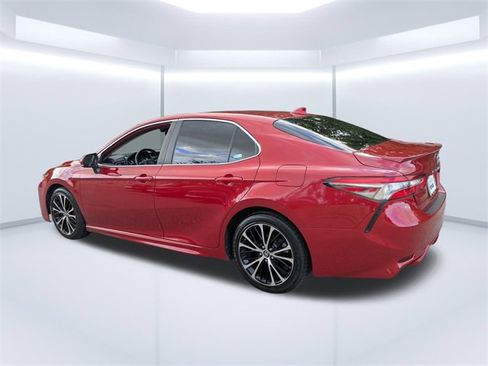 Used 2019 Toyota Camry SE image 6