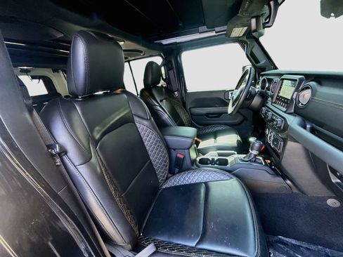 Used 2022 Jeep Wrangler Unlimited Sahara AWD/4WD image 29