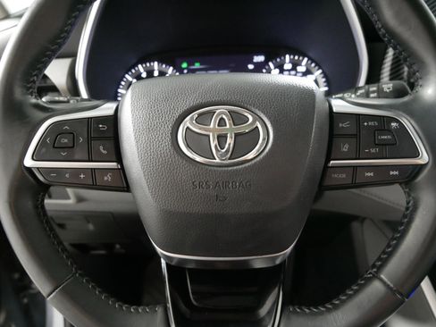 Used 2021 Toyota Highlander XLE image 25