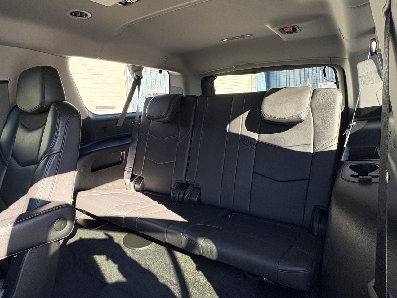 Used 2018 Cadillac Escalade ESV Luxury AWD/4WD image 21
