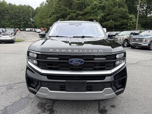 Used 2025 Ford Expedition Platinum w/ Platinum Ultimate Package AWD/4WD image 2