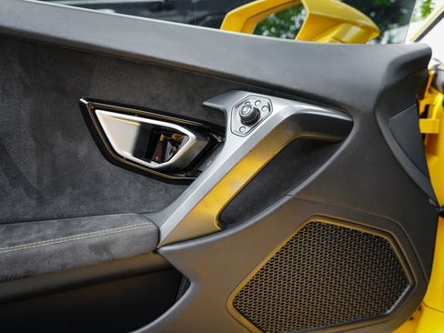 Used 2015 Lamborghini Huracan LP 610-4 AWD/4WD image 16