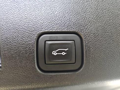 Used 2025 Chevrolet Traverse LT AWD/4WD image 19