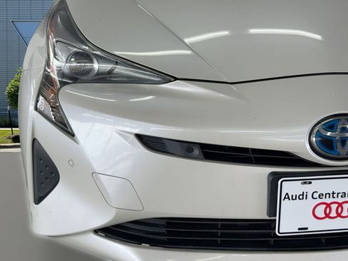 Used 2018 Toyota Prius Four image 9