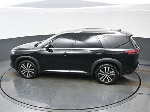 Used 2025 Nissan Pathfinder Platinum w/ Cargo Package image 37