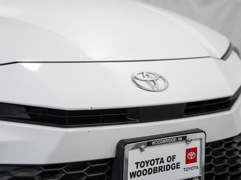 Used 2025 Toyota Camry SE image 11