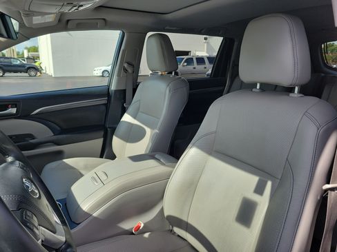 Used 2018 Toyota Highlander Limited AWD/4WD image 22