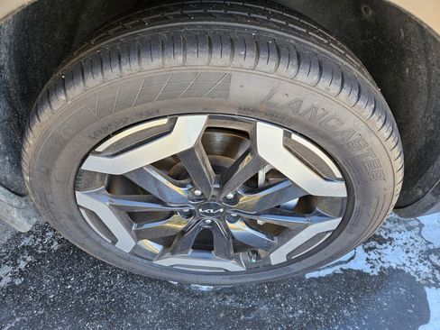 Used 2024 Kia Telluride S w/ S Sunroof Package image 4