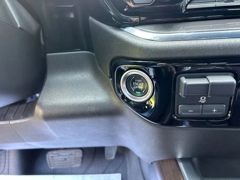 Used 2024 Chevrolet Silverado 1500 High Country AWD/4WD image 21