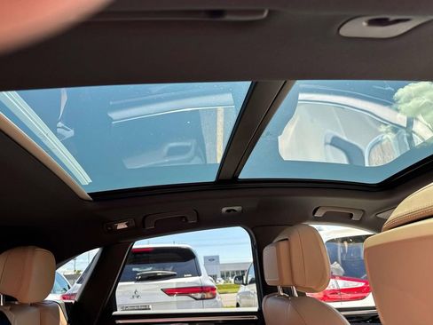 Used 2024 Porsche Macan image 10