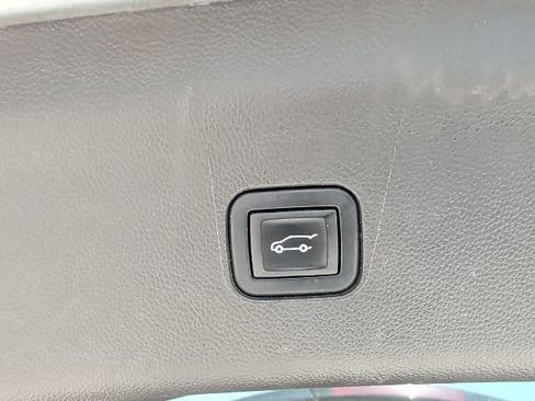 Used 2023 Buick Enclave Premium image 16