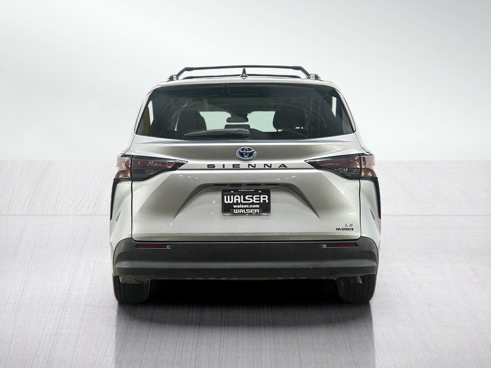 Used 2024 Toyota Sienna LE FWD image 4