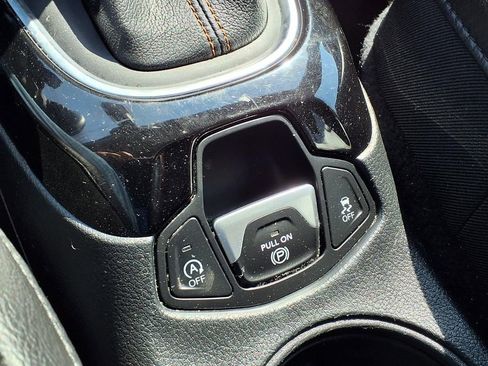 Used 2018 Jeep Compass Limited w/ Navigation Group image 21