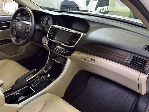 Used 2016 Honda Accord Touring image 17