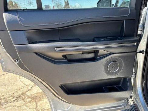 Used 2024 Ford Expedition XLT image 12