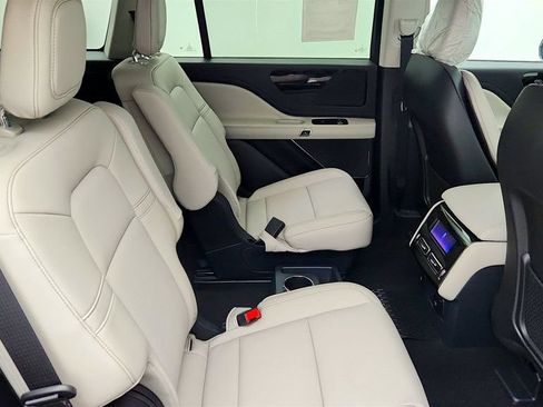 Used 2025 Lincoln Aviator 2WD w/ Jet Appearance Package image 19