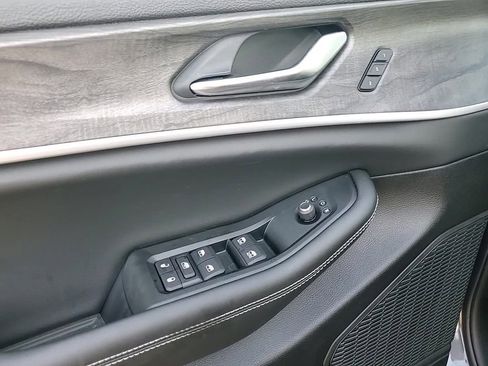 New 2025 Jeep Grand Cherokee L Limited w/ Luxury Tech Group II image 9