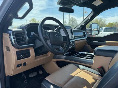 Used 2025 Ford F350 Lariat AWD/4WD image 11
