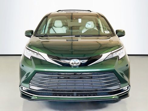 New 2026 Toyota Sienna Limited image 2