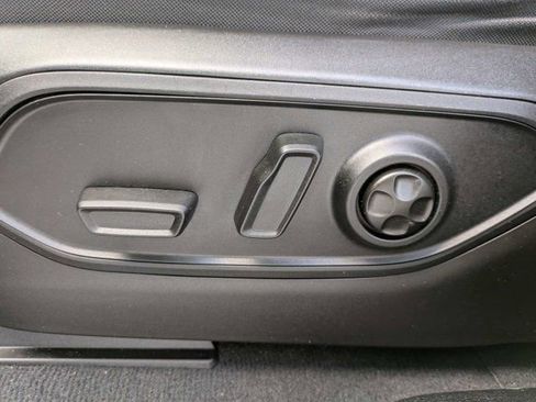 Used 2022 Jeep Grand Cherokee Limited w/ Luxury Tech Group II RWD image 21