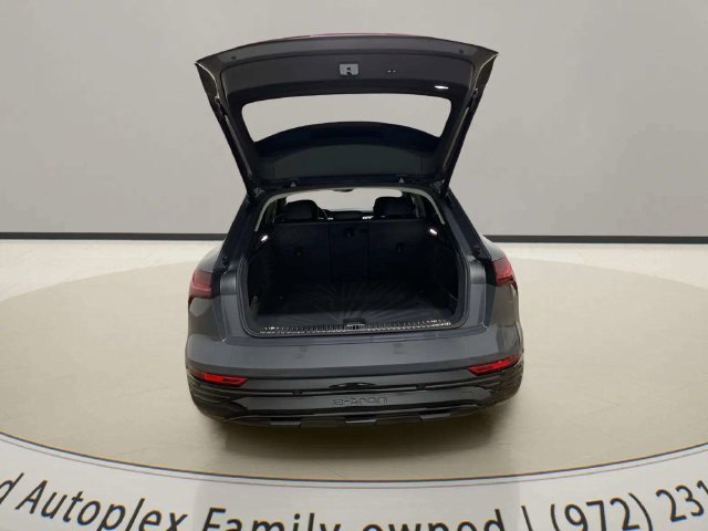 Used 2024 Audi Q8 e-tron Premium AWD/4WD image 9