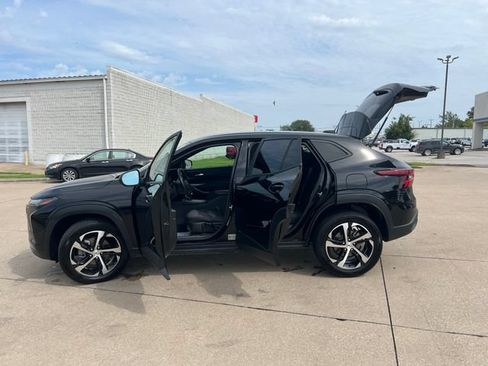Used 2025 Chevrolet Trax RS w/ Driver Confidence Package FWD image 4