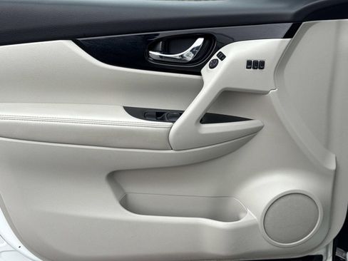 Used 2022 Nissan Rogue Sport SL w/ Premium Package image 23