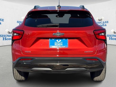 Used 2024 Chevrolet Trax ACTIV w/ Sunroof Package image 6