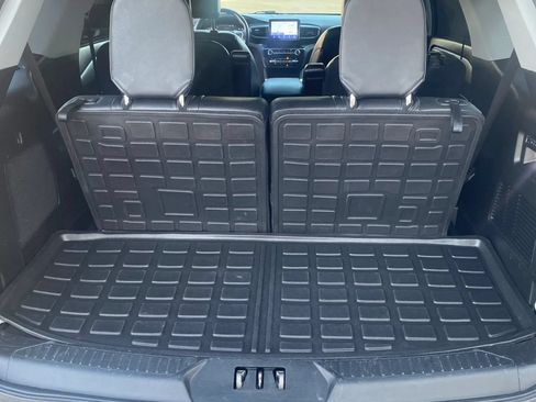 Used 2021 Ford Explorer Limited w/ Equipment Group 301A RWD image 16