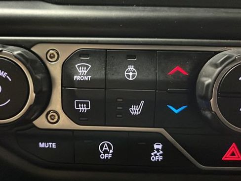 Used 2021 Jeep Wrangler Rubicon AWD/4WD image 28
