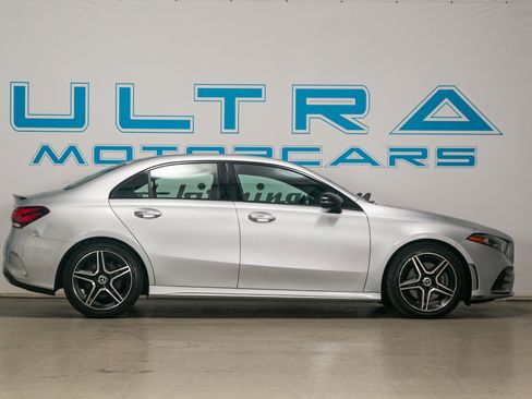 Used 2019 Mercedes-Benz A 220 4MATIC w/ AMG Line image 9