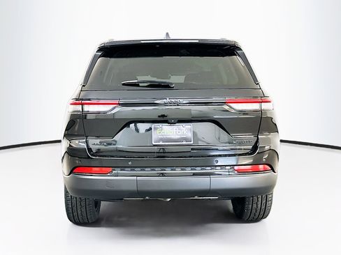 Used 2023 Jeep Grand Cherokee Limited w/ Black Appearance Package image 7