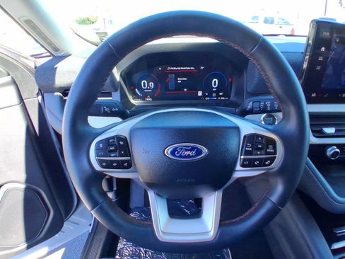 Used 2025 Ford Explorer Active AWD/4WD image 15