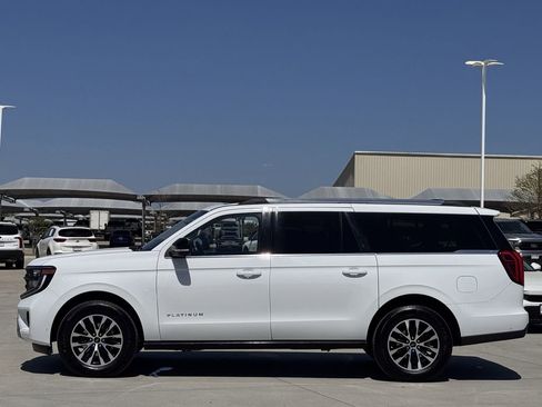 Used 2025 Ford Expedition Max Platinum AWD/4WD image 3