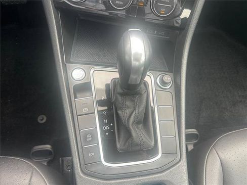 Certified 2020 Volkswagen Jetta SE FWD image 17