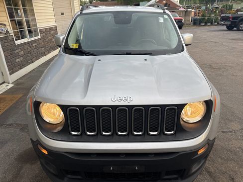 Used 2017 Jeep Renegade Latitude AWD/4WD image 5