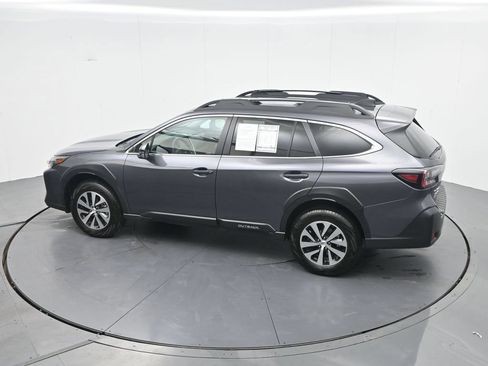 Used 2025 Subaru Outback Premium AWD/4WD image 30