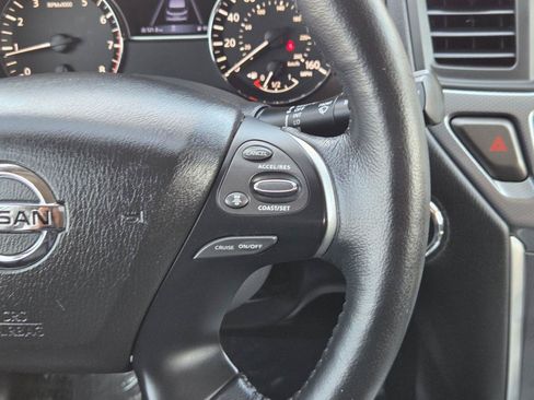 Used 2019 Nissan Pathfinder SL FWD image 28