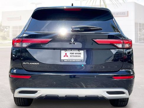 Used 2024 Mitsubishi Outlander SE FWD image 16