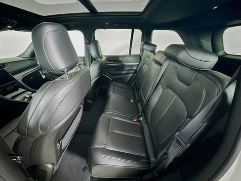 New 2025 Jeep Grand Cherokee Limited image 28